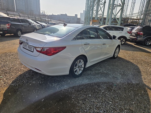 Hyundai Sonata 2011