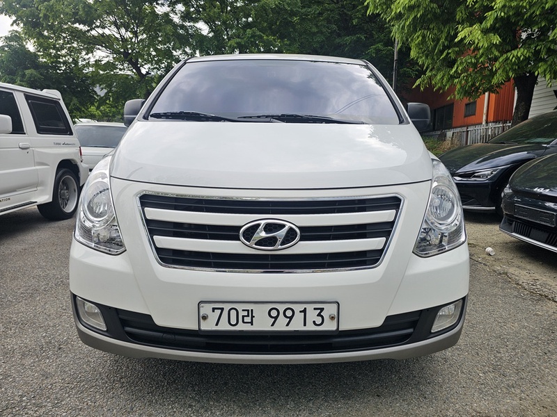 Hyundai Starex