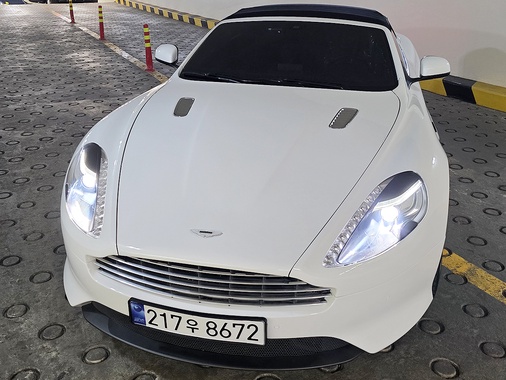 Aston Martin DB9 2015