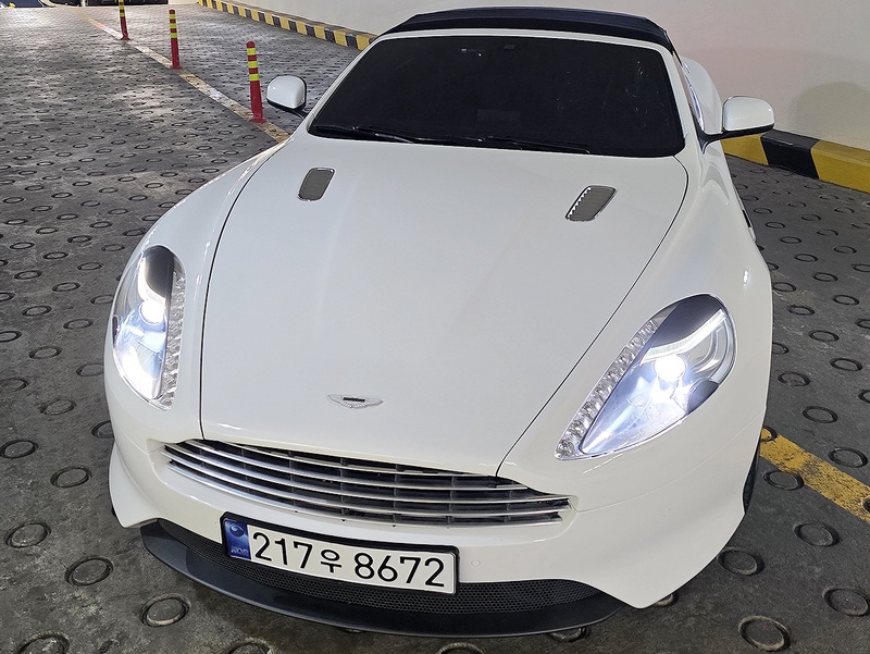 Aston Martin DB9