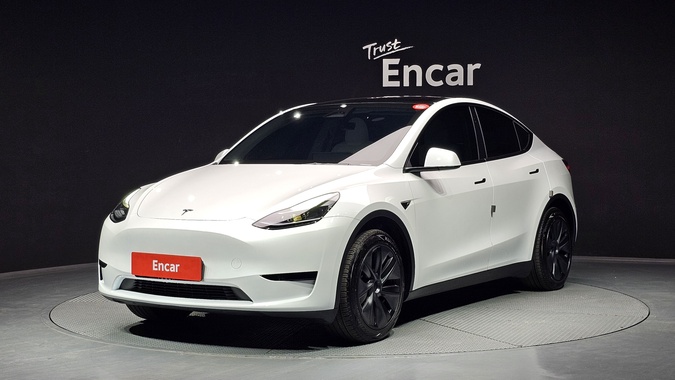 Tesla Model Y 2024