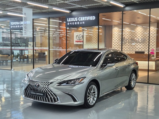 Lexus ES 2025