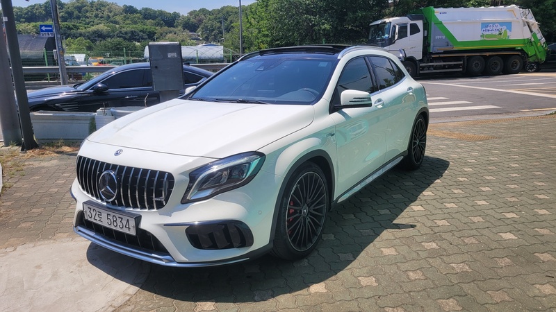 Mercedes-Benz GLA-Class