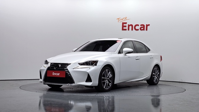Lexus IS 2019
