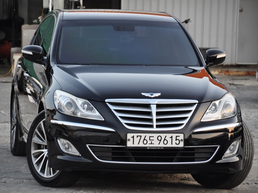Hyundai Genesis 2012
