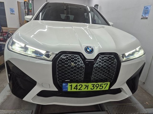 BMW iX 2025