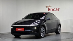 Tesla Model Y 2025