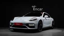 Porsche Panamera 2021