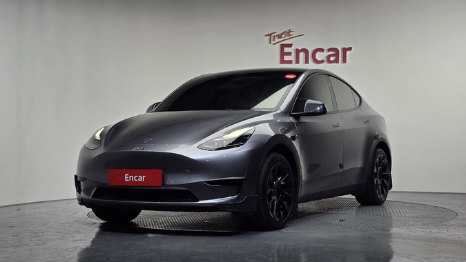 Tesla Model Y 2025