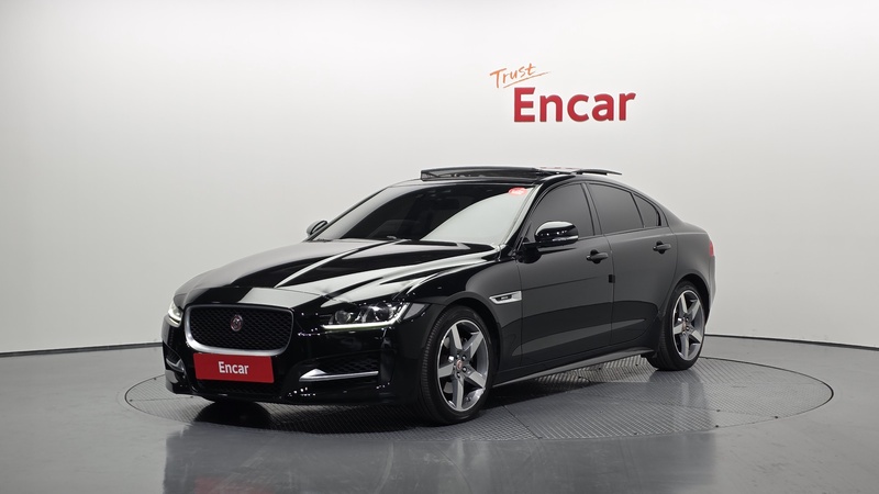 Jaguar XE