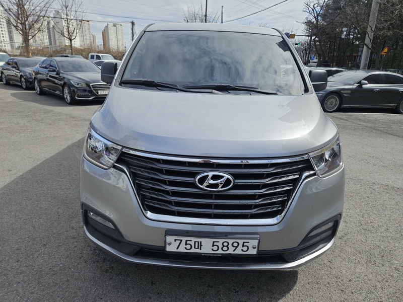 Hyundai Starex