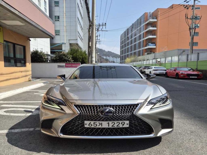 Lexus LS