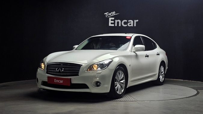 Infiniti M 2010