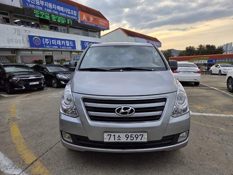 Hyundai Starex