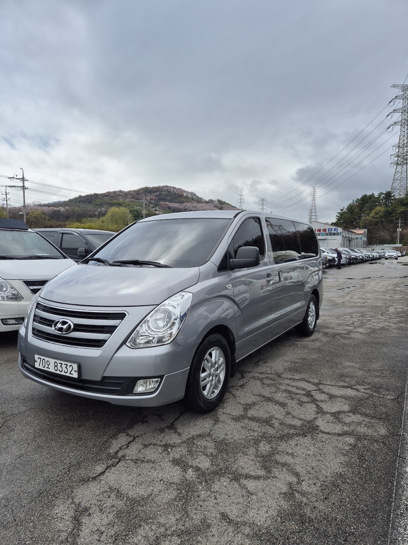 Hyundai Starex