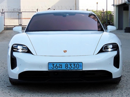 Porsche Taycan 2023