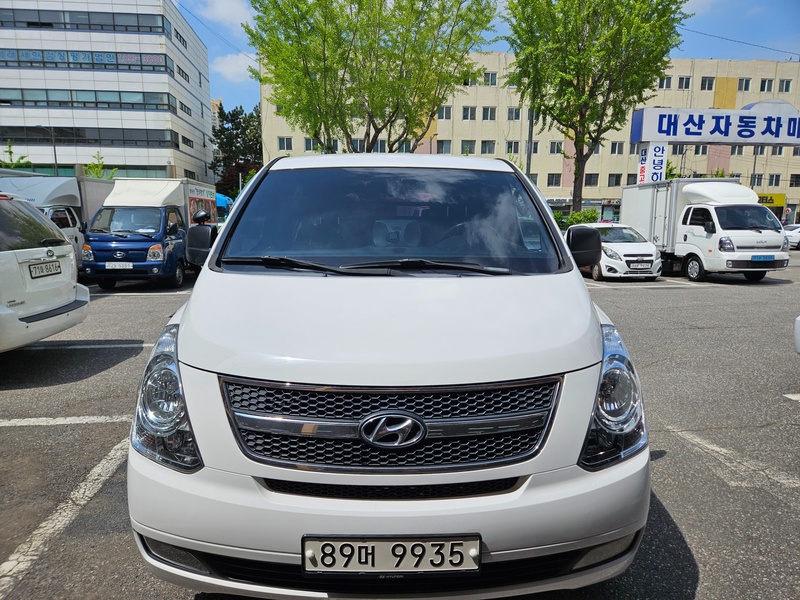 Hyundai Starex
