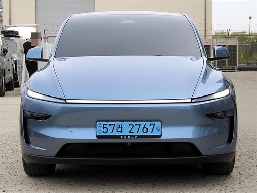 Tesla Model Y 2025
