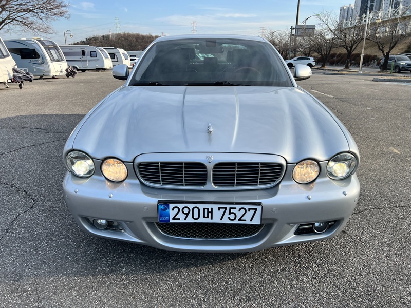 Jaguar XJ