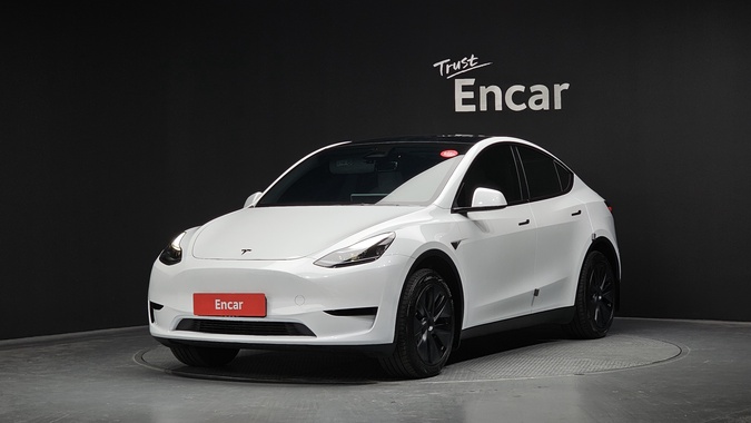 Tesla Model Y 2024
