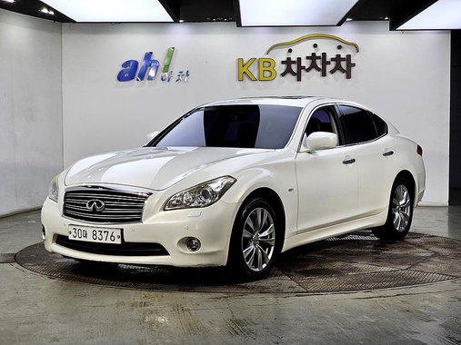 Infiniti M 2012