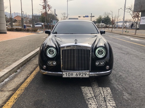 Mitsuoka Galue 2009