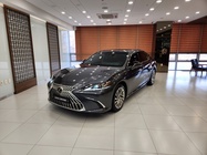 Lexus ES 2025