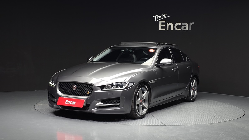 Jaguar XE