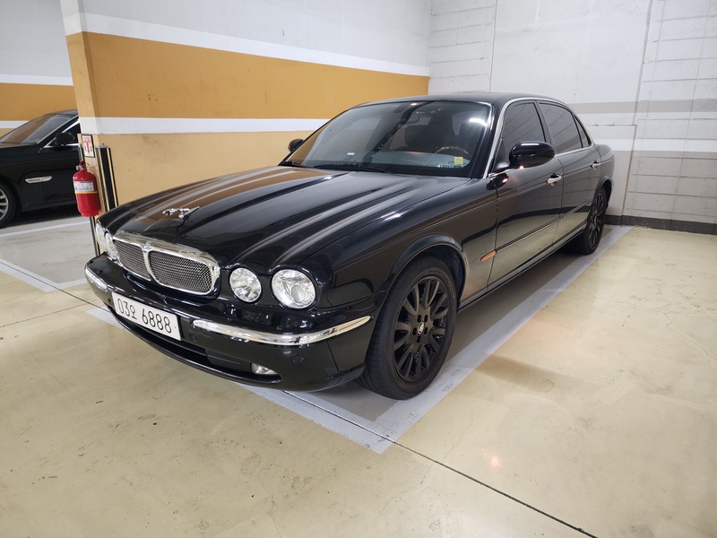 Jaguar XJ8