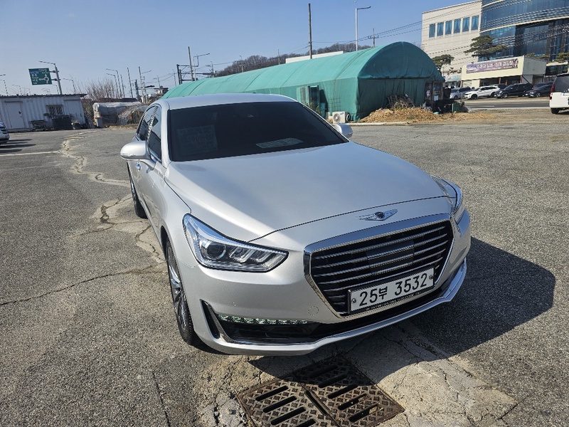 Genesis EQ900