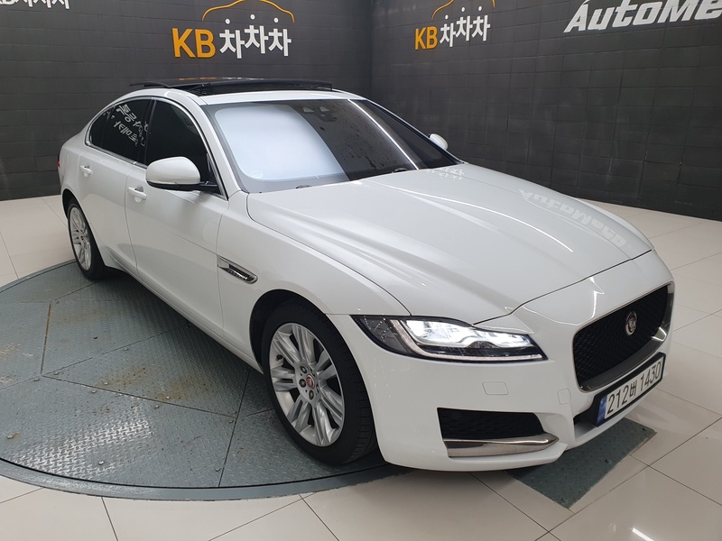 Jaguar XF