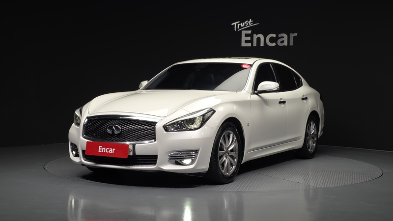 Infiniti Q70