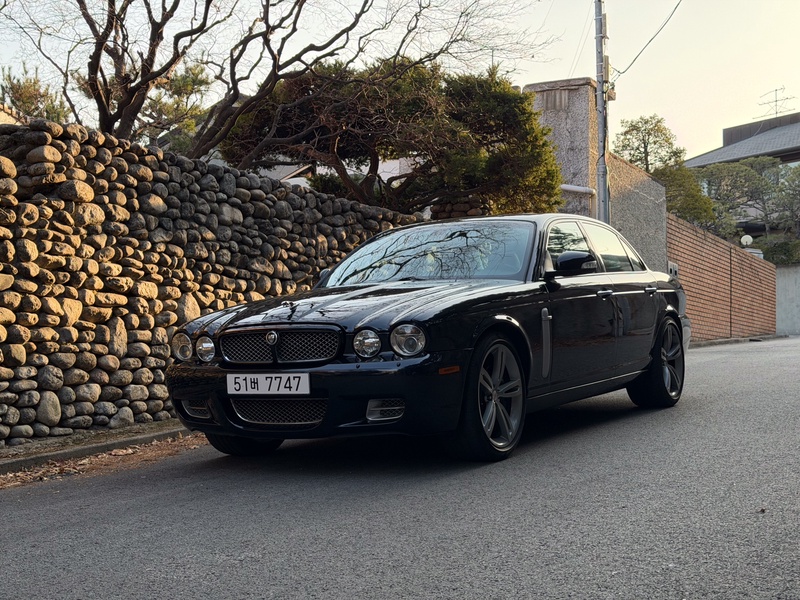 Jaguar XJ