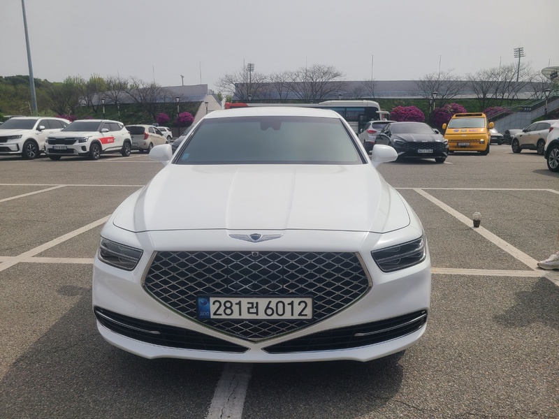 Genesis G90