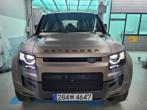 Land Rover Defender 2025