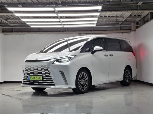 Lexus LM 2025