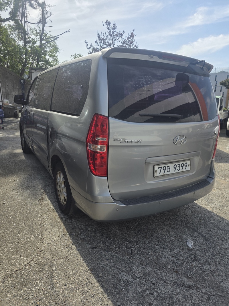 Hyundai Starex