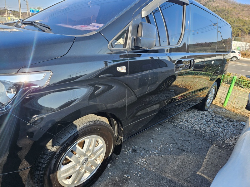 Hyundai Starex