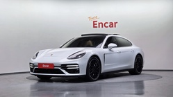 Porsche Panamera 2021