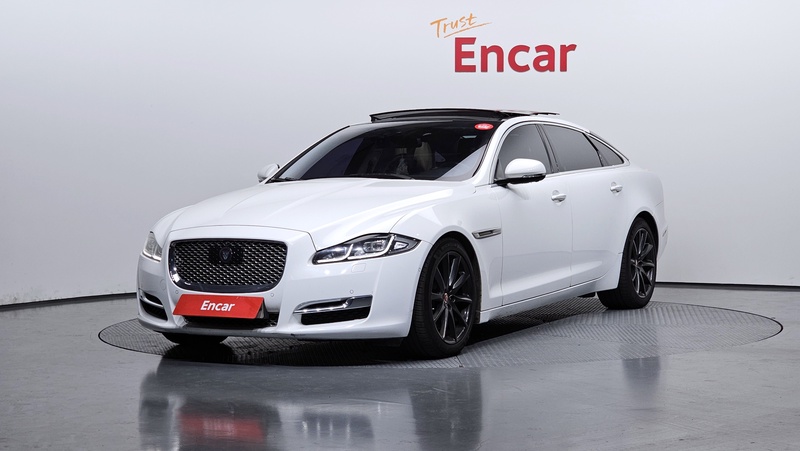 Jaguar XJ