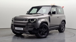 Land Rover Defender 2025