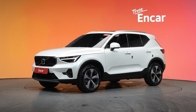 Volvo XC40 2025