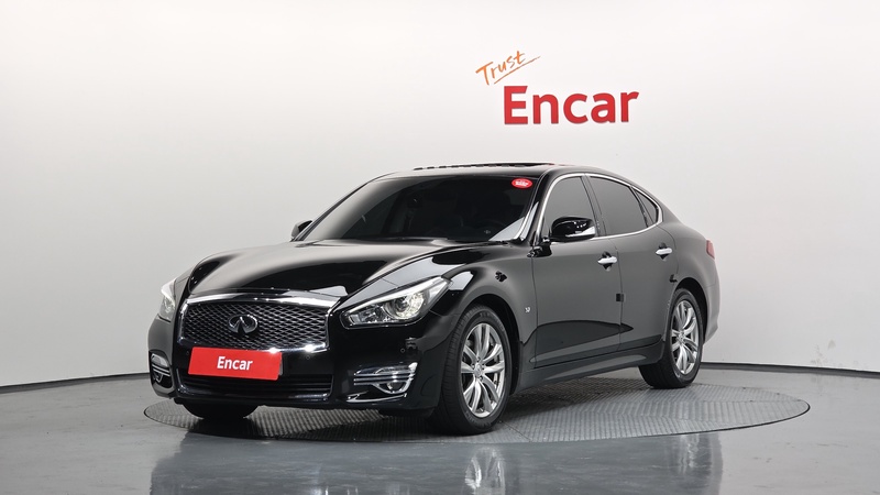 Infiniti Q70