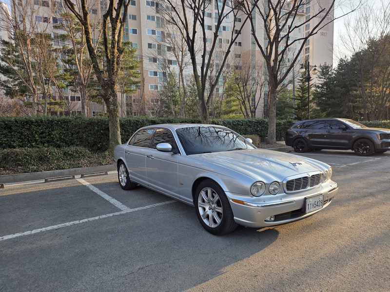 Jaguar XJ8