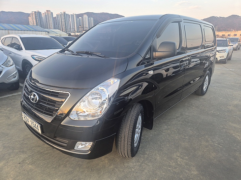 Hyundai Starex