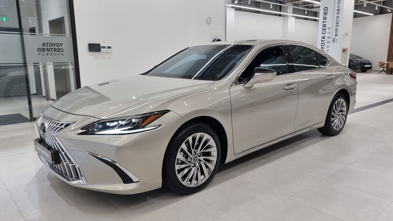 Lexus ES