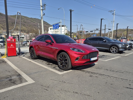 Aston Martin DBX 2020