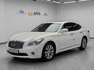 Infiniti M 2011