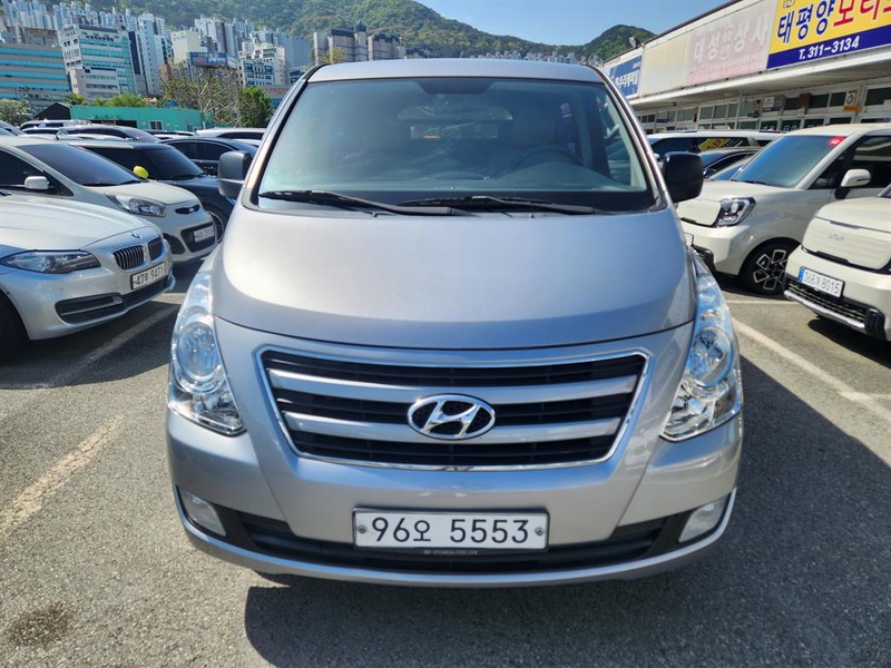 Hyundai Starex