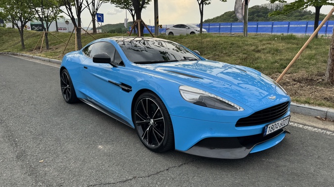 Aston Martin Vanquish 2015